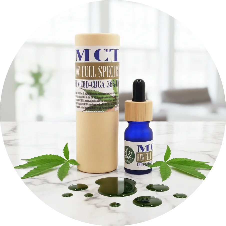 CBDITALY MCT CBD+CBDA aliejus 36% RAW viso spektro mėlynas stiklinis buteliukas su kraft pakuote ir kanapių lapais